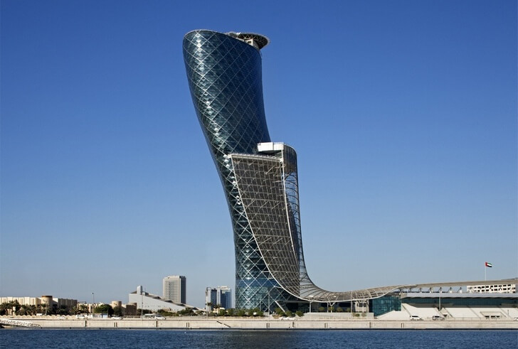 Небоскреб Capital Gate